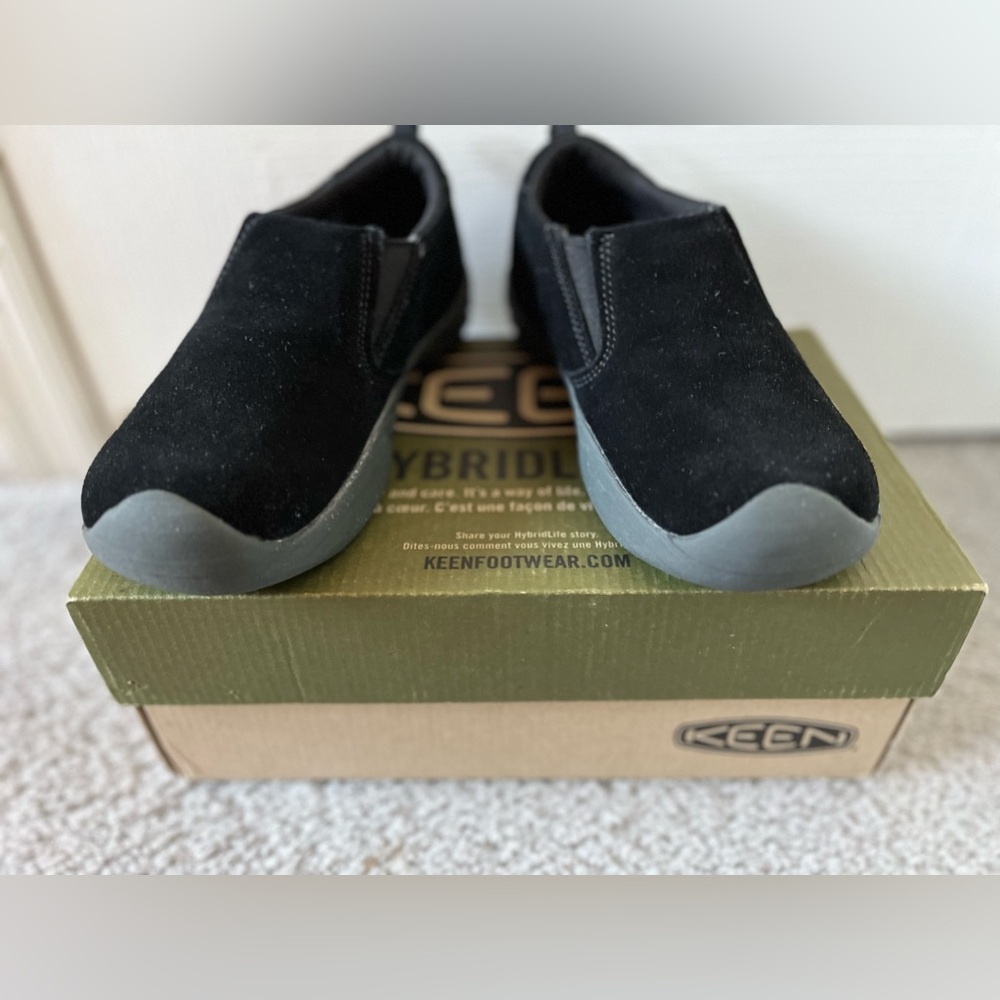 Keen Size 4 Slip On shoes.
New in box